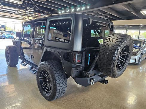 Used 2016 Jeep Wrangler Unlimited Sahara w/ Max Tow Package AWD/4WD image 5