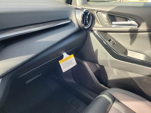 New 2026 Chevrolet Equinox LT w/ Convenience Package II image 36