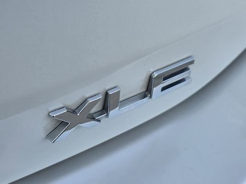 Certified 2025 Toyota Highlander XLE FWD image 8