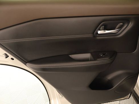 Used 2023 Nissan Rogue SL FWD image 17