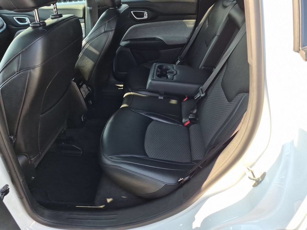 Used 2023 Jeep Compass Latitude AWD/4WD image 23