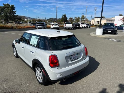 Used 2015 MINI Cooper 4-Door Hardtop FWD image 5
