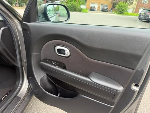 Used 2018 Kia Soul + FWD image 22