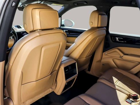 Used 2019 Porsche Cayenne image 28
