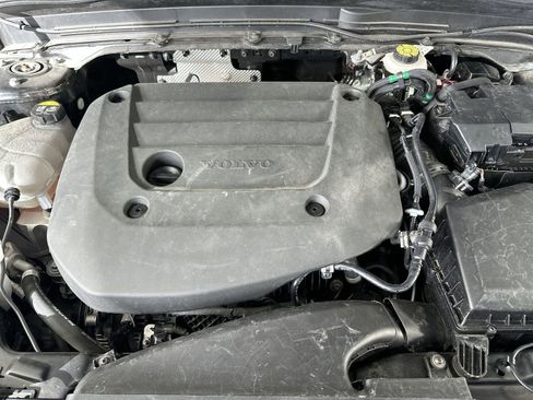 Used 2025 Volvo XC40 B5 Plus image 32