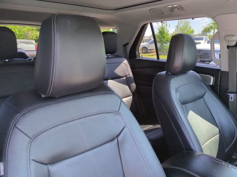 Used 2021 Ford Explorer Limited w/ Hybrid Equipment Group 310A AWD/4WD image 7