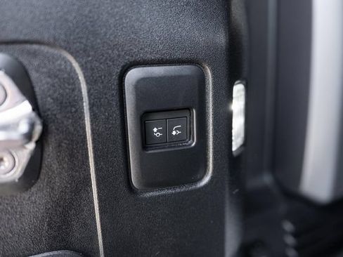 Used 2024 Land Rover Defender 110 V8 AWD/4WD image 52