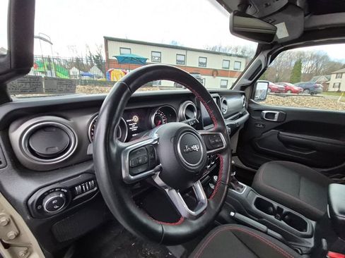 Used 2022 Jeep Gladiator Rubicon w/ Cold Weather Group image 10