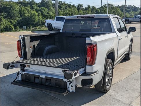 New 2026 GMC Sierra 1500 Denali Ultimate AWD/4WD image 13