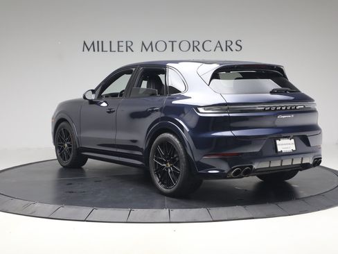 Used 2024 Porsche Cayenne S AWD/4WD image 5