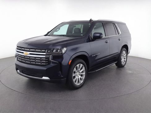 Used 2023 Chevrolet Suburban Premier image 3