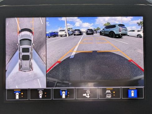 Used 2023 Chevrolet Traverse Premier w/ Redline Edition FWD image 31