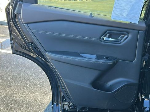 Used 2023 Nissan Rogue SV w/ SV Premium B Package image 22