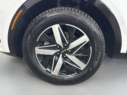 Used 2023 Kia Sorento S FWD image 32