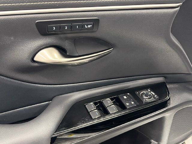Certified 2025 Lexus ES 300h w/ Premium Package FWD image 9