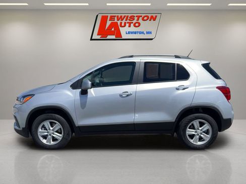 Certified 2022 Chevrolet Trax LT w/ LT Convenience Package AWD/4WD image 2