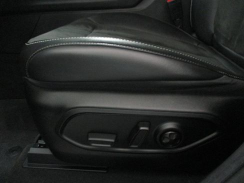 Used 2022 Jeep Grand Cherokee Altitude AWD/4WD image 17