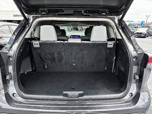 Used 2024 Toyota Highlander XLE AWD/4WD image 33