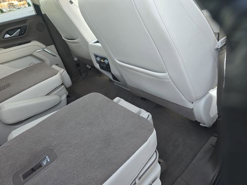 Used 2021 GMC Yukon Denali w/ Denali Premium Package image 11