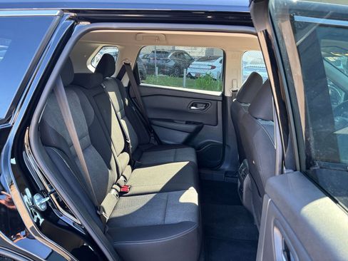 Used 2025 Nissan Rogue SV AWD/4WD image 28