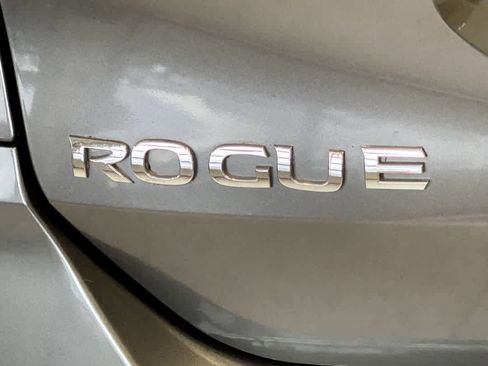 Used 2017 Nissan Rogue SL w/ SL Premium Package image 11