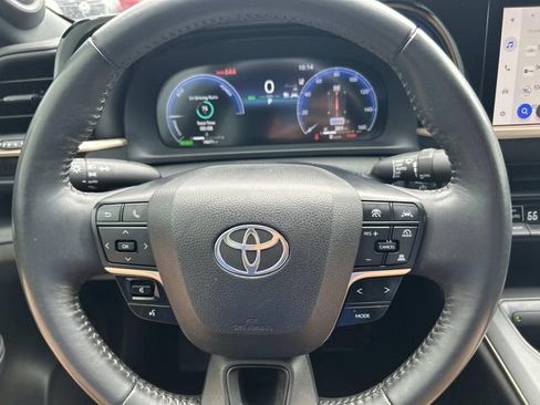 Used 2023 Toyota Crown AWD/4WD image 30