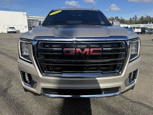 Used 2021 GMC Yukon SLT w/ SLT Luxury Package image 2