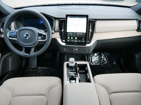 New 2026 Volvo XC90 T8 Plus w/ Protection Package Premier AWD/4WD image 7