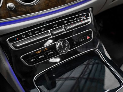 Used 2018 Mercedes-Benz E 300 image 18