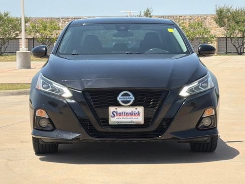 Used 2022 Nissan Altima 2.5 SR w/ Midnight Edition Package FWD image 2