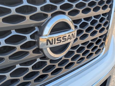 Used 2018 Nissan Titan SV image 5