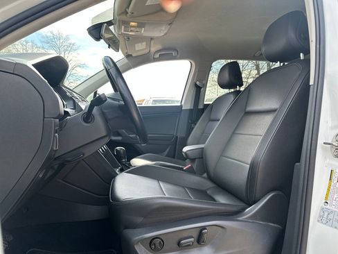 Used 2019 Volkswagen Tiguan SE image 3