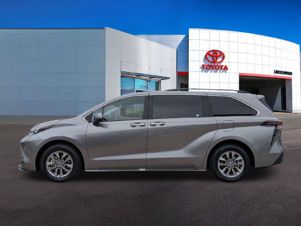 Used 2026 Toyota Sienna XLE FWD image 11