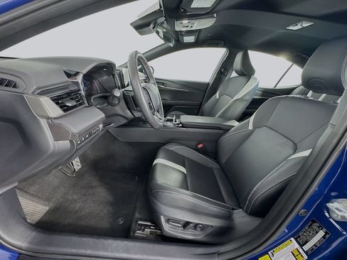 Used 2025 Toyota Camry SE FWD image 12