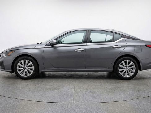 Used 2025 Nissan Altima 2.5 SV FWD image 5
