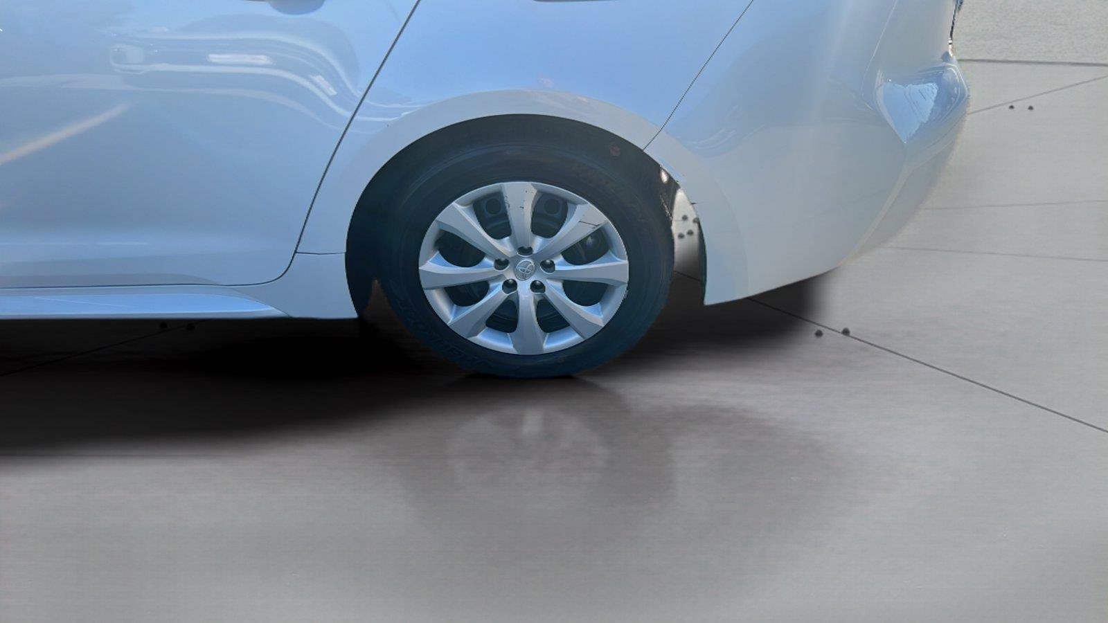 Used 2025 Toyota Corolla LE FWD image 23