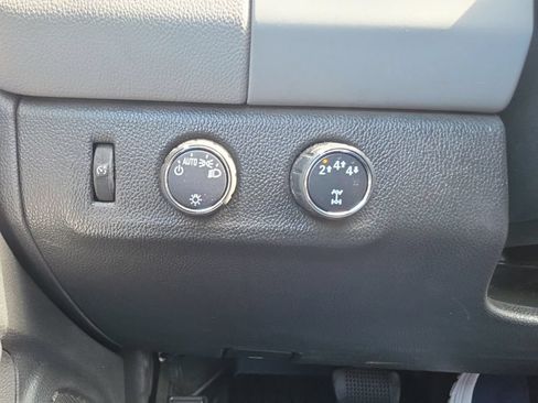Certified 2019 Chevrolet Colorado W/T w/ Custom Special Edition AWD/4WD image 9