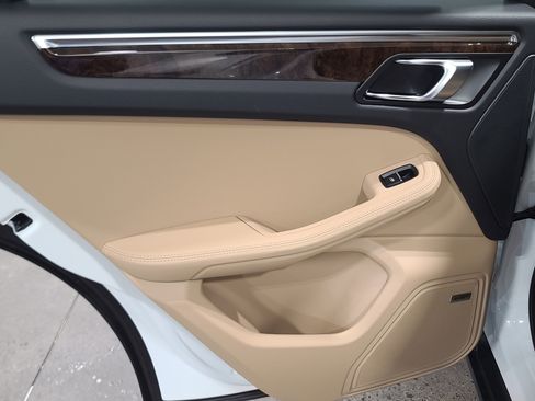 New 2026 Porsche Macan image 26