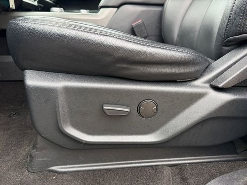 Used 2020 Ford Expedition XLT image 17