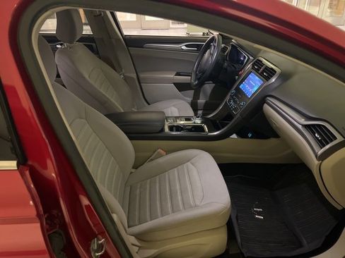 Used 2020 Ford Fusion SE image 6