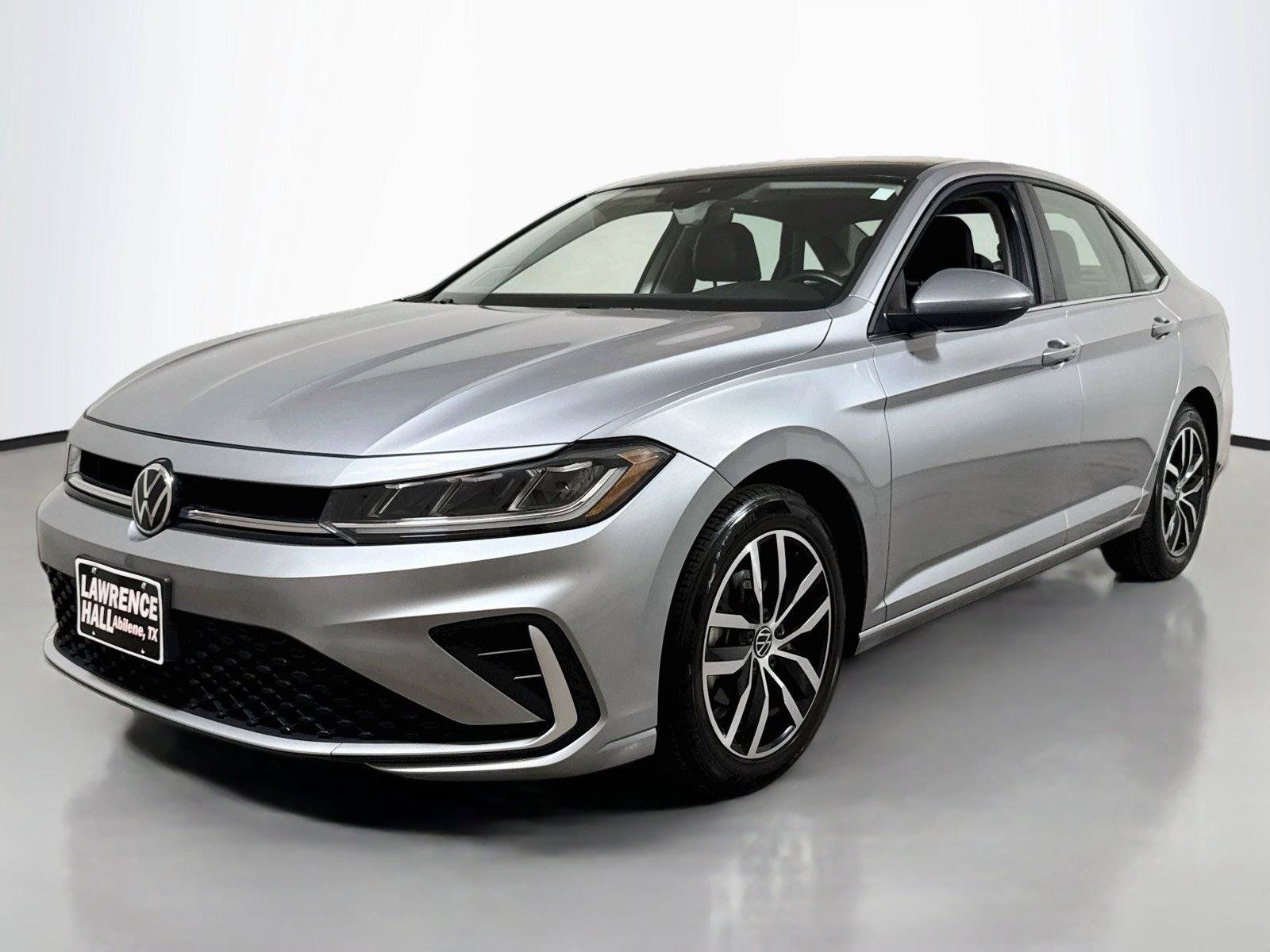 Used 2025 Volkswagen Jetta SE FWD image 1
