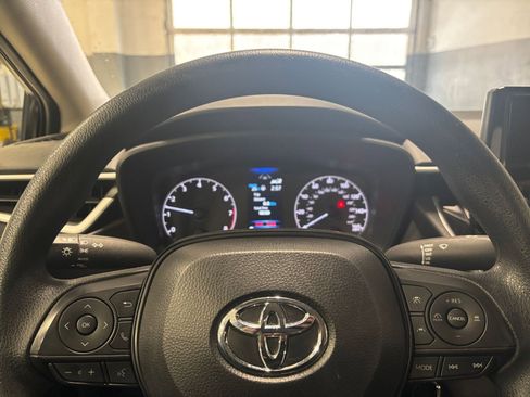 Used 2025 Toyota Corolla LE image 27