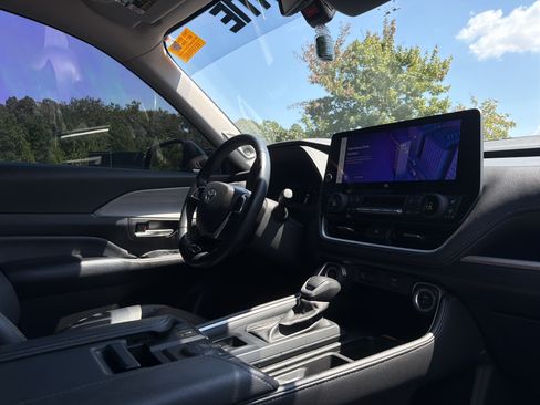 Used 2024 Toyota Grand Highlander FWD image 6