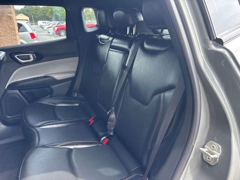 Used 2023 Jeep Compass Limited image 4