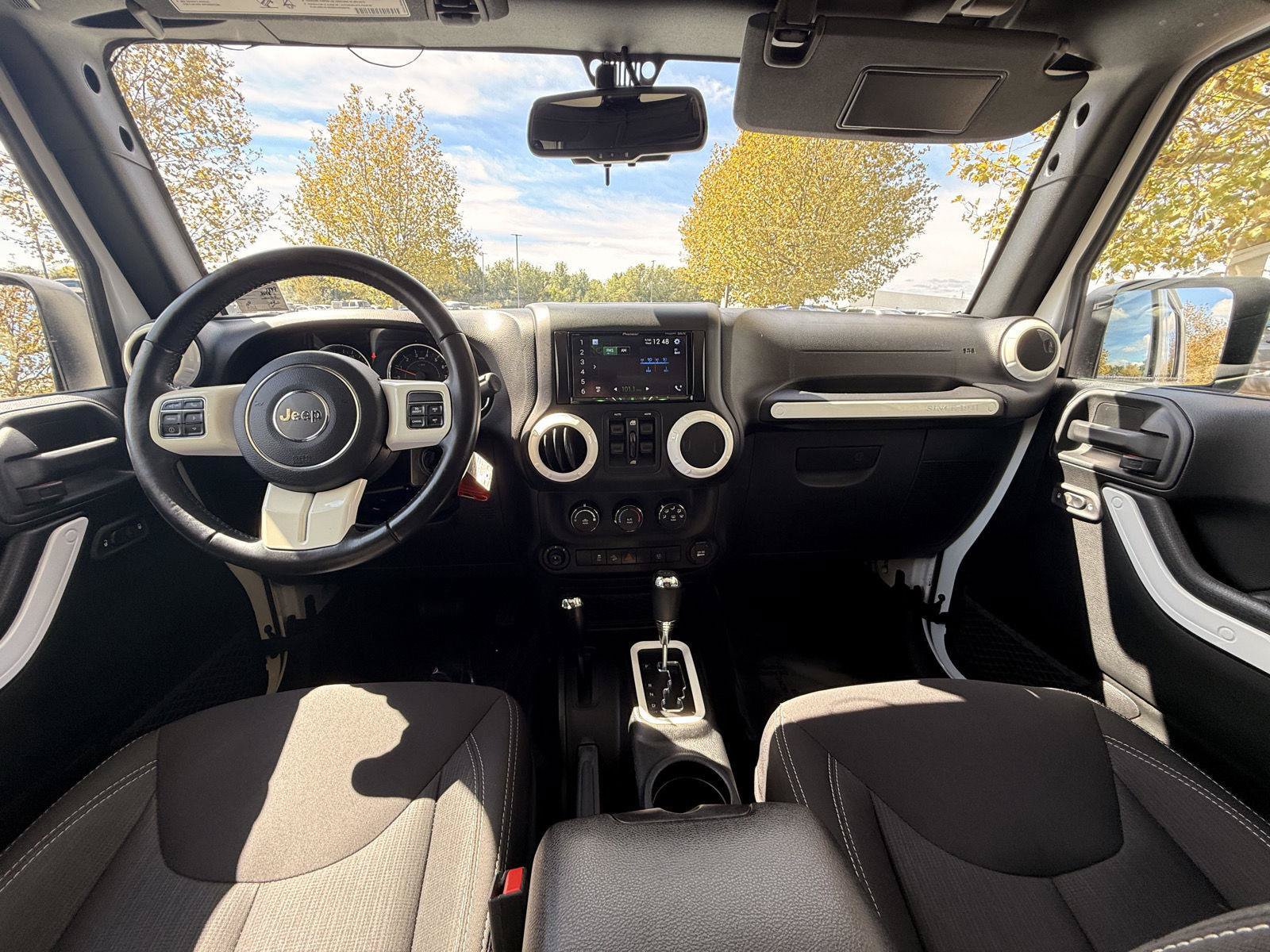 Used 2018 Jeep Wrangler Unlimited Sahara w/ Connectivity Group AWD/4WD image 20