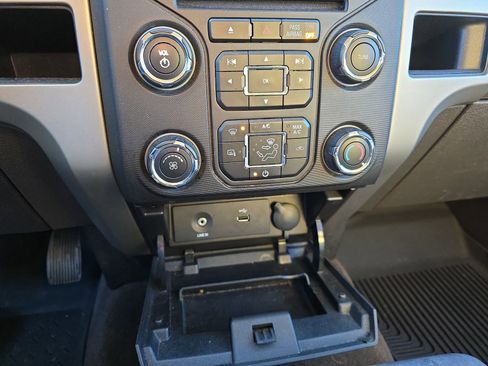 Used 2014 Ford F150 XLT w/ XLT Chrome Package image 15