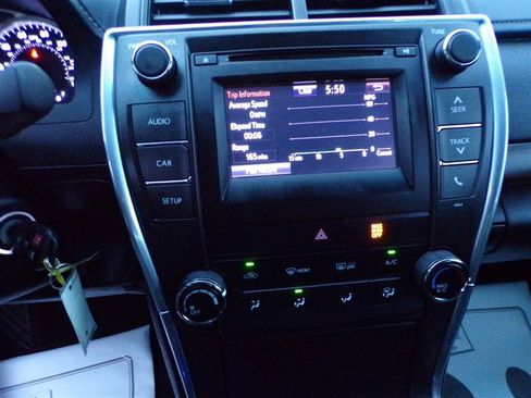 Used 2016 Toyota Camry LE FWD image 34