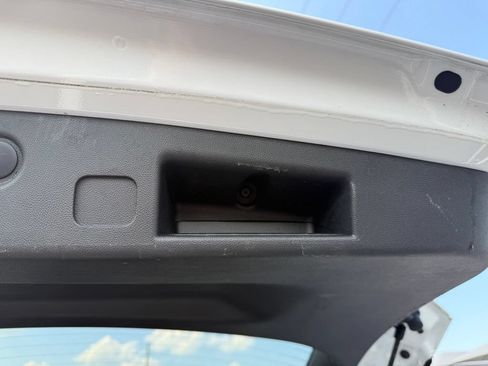 Used 2021 Chevrolet Equinox LS w/ LS Convenience Package FWD image 27