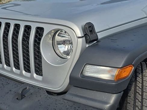 Used 2024 Jeep Wrangler Sport S image 34