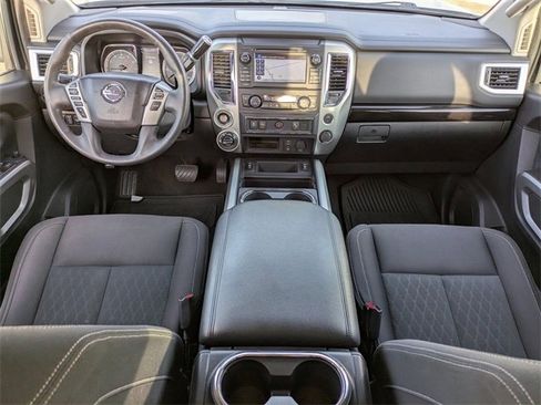 Used 2018 Nissan Titan SV w/ SV Convenience Package image 16